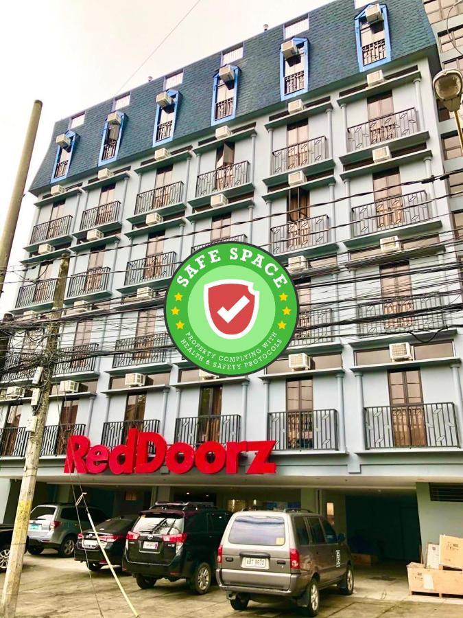 Reddoorz Plus @ Jardin Suites Guadalupe Nuevo Mandaluyong Kültér fotó