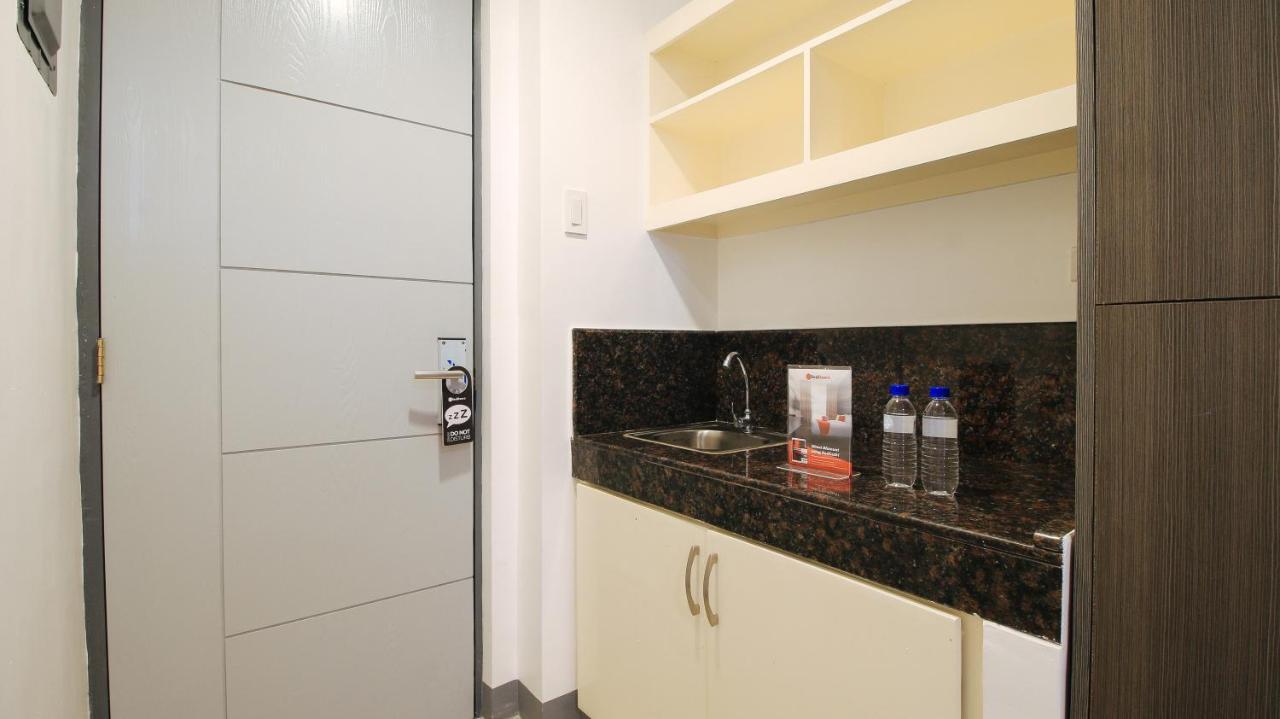 Reddoorz Plus @ Jardin Suites Guadalupe Nuevo Mandaluyong Kültér fotó