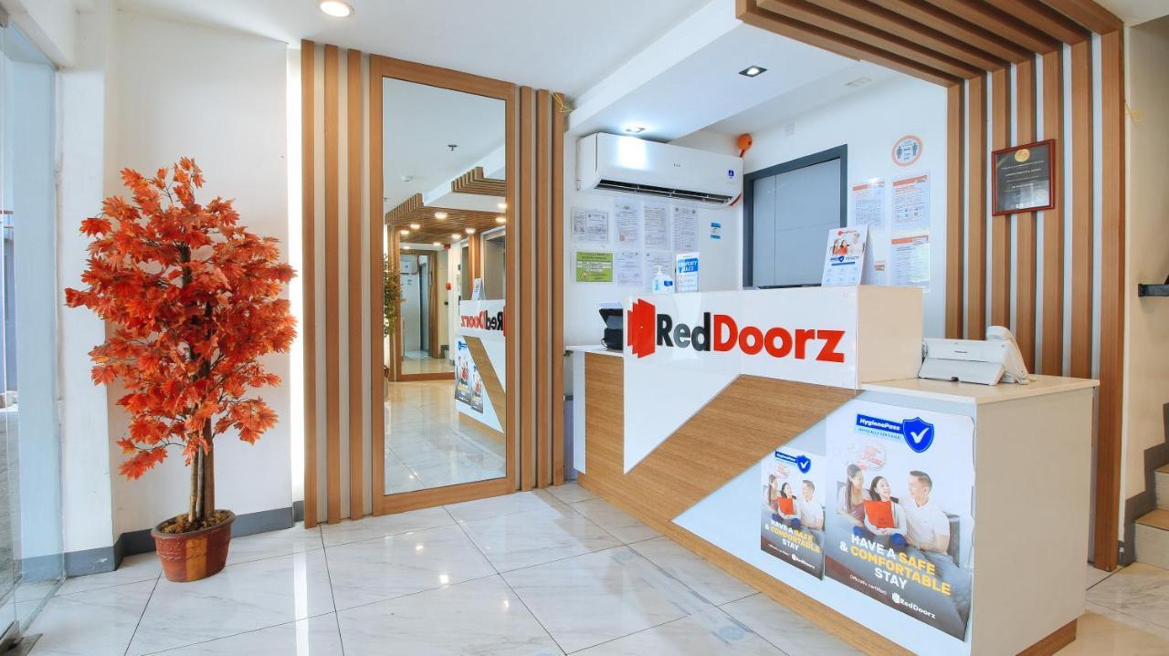 Reddoorz Plus @ Jardin Suites Guadalupe Nuevo Mandaluyong Kültér fotó
