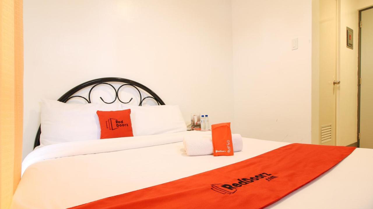 Reddoorz Plus @ Jardin Suites Guadalupe Nuevo Mandaluyong Kültér fotó