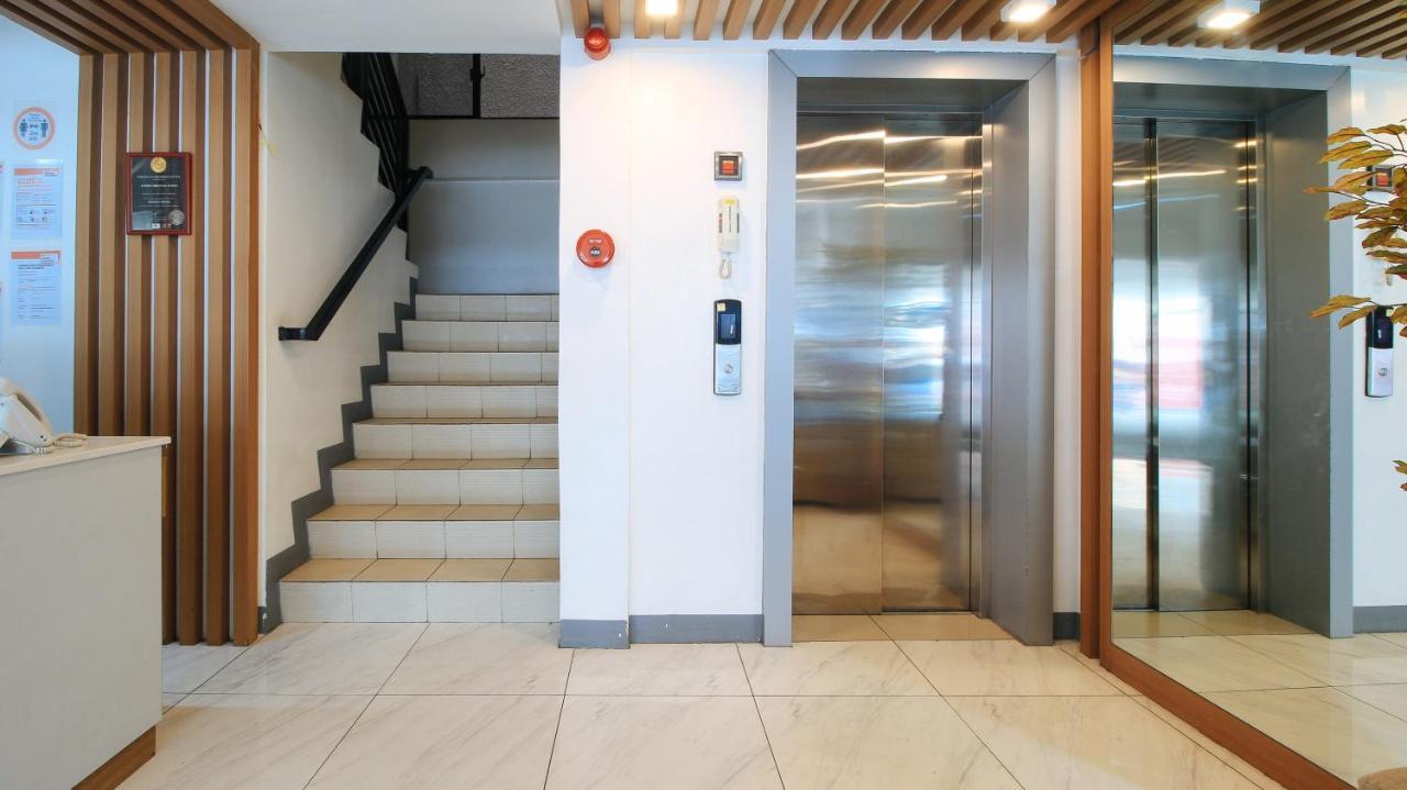 Reddoorz Plus @ Jardin Suites Guadalupe Nuevo Mandaluyong Kültér fotó