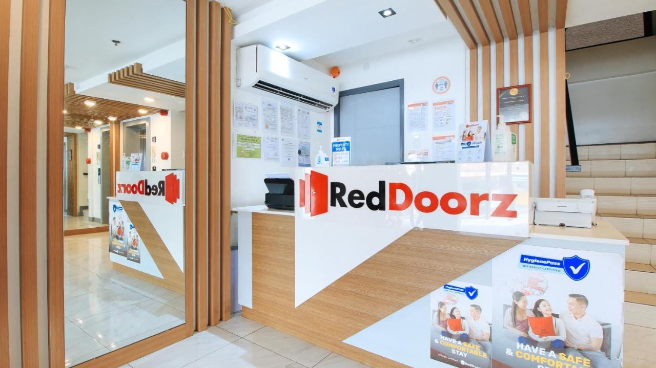 Reddoorz Plus @ Jardin Suites Guadalupe Nuevo Mandaluyong Kültér fotó