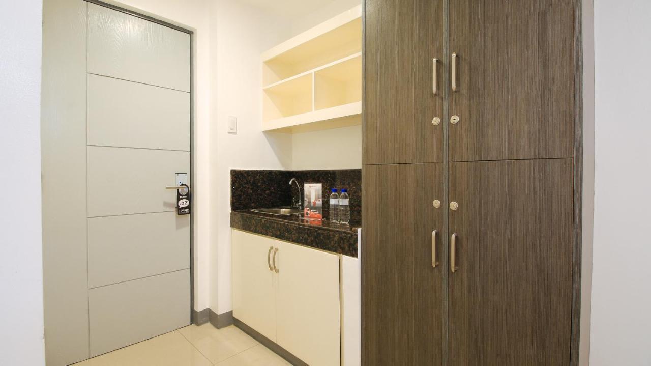 Reddoorz Plus @ Jardin Suites Guadalupe Nuevo Mandaluyong Kültér fotó